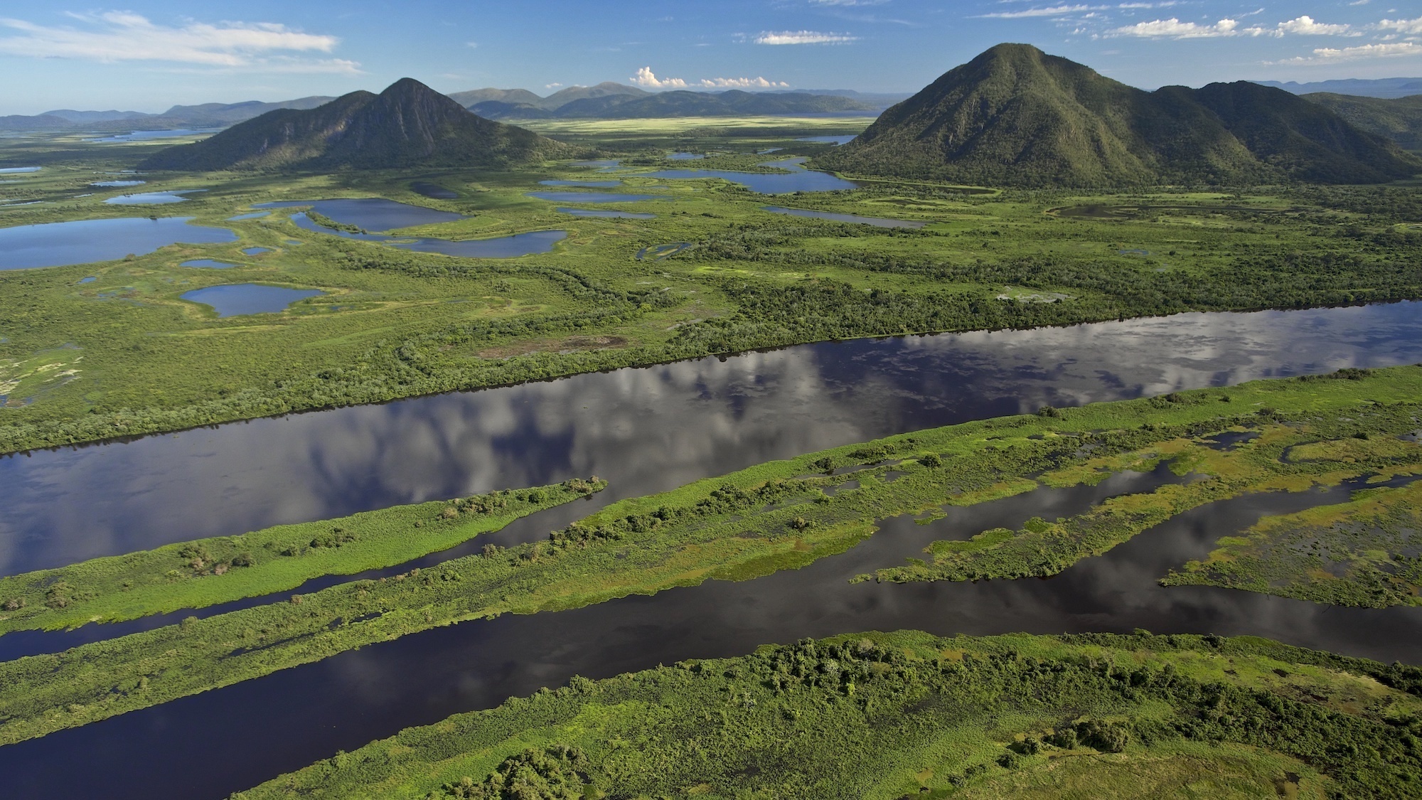 A waterway mission in Brazil endangers an unlimited tropical wetland